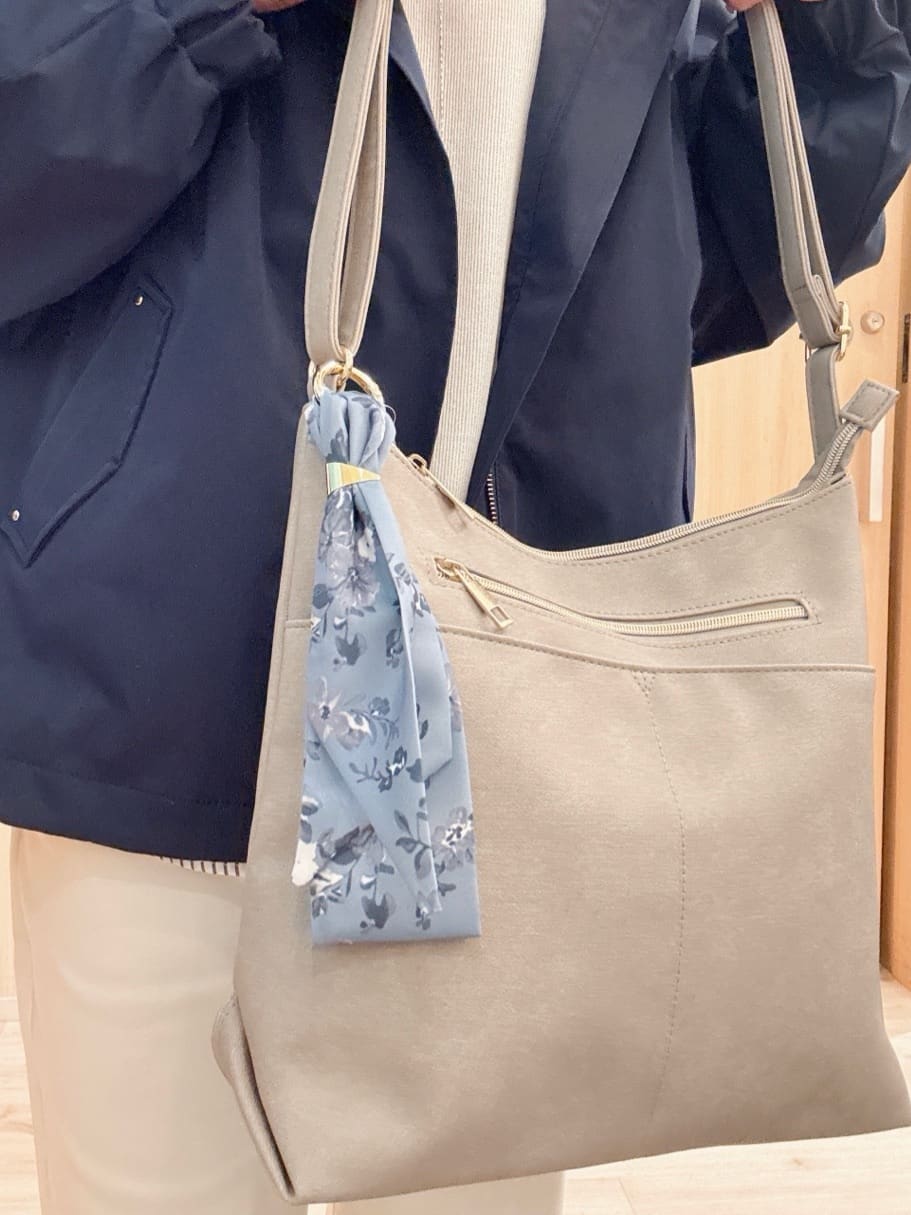 モカさんの「SHOO･LA･RUE｜【洗濯機可/SS-LL】すらっときれい見え 大人のストレッチストレートパンツ」を使ったコーディネート