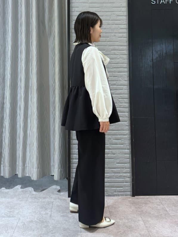 chさんの「THE SHOP TK｜【通勤・きちんと見えに】ダブルクロス ペプラムジレ/セットアップ可」を使ったコーディネート