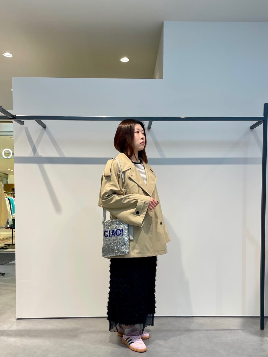 amiさんの「INDIVI｜スパングルロゴショルダー」を使ったコーディネート