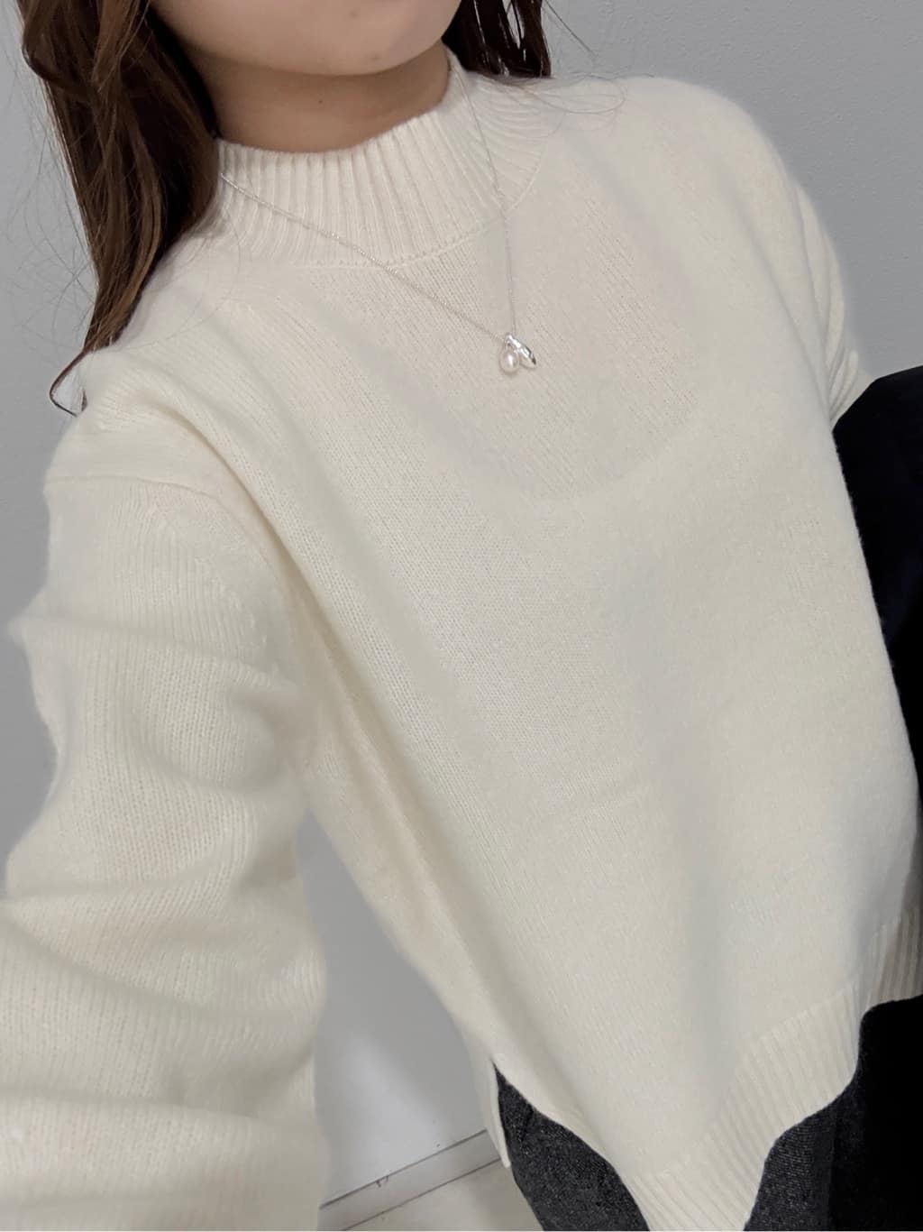 kahoさんの「INDIVI｜【冬ニット人気NO．1！／カシミヤ混】ミドルゲージハイネックニット」を使ったコーディネート