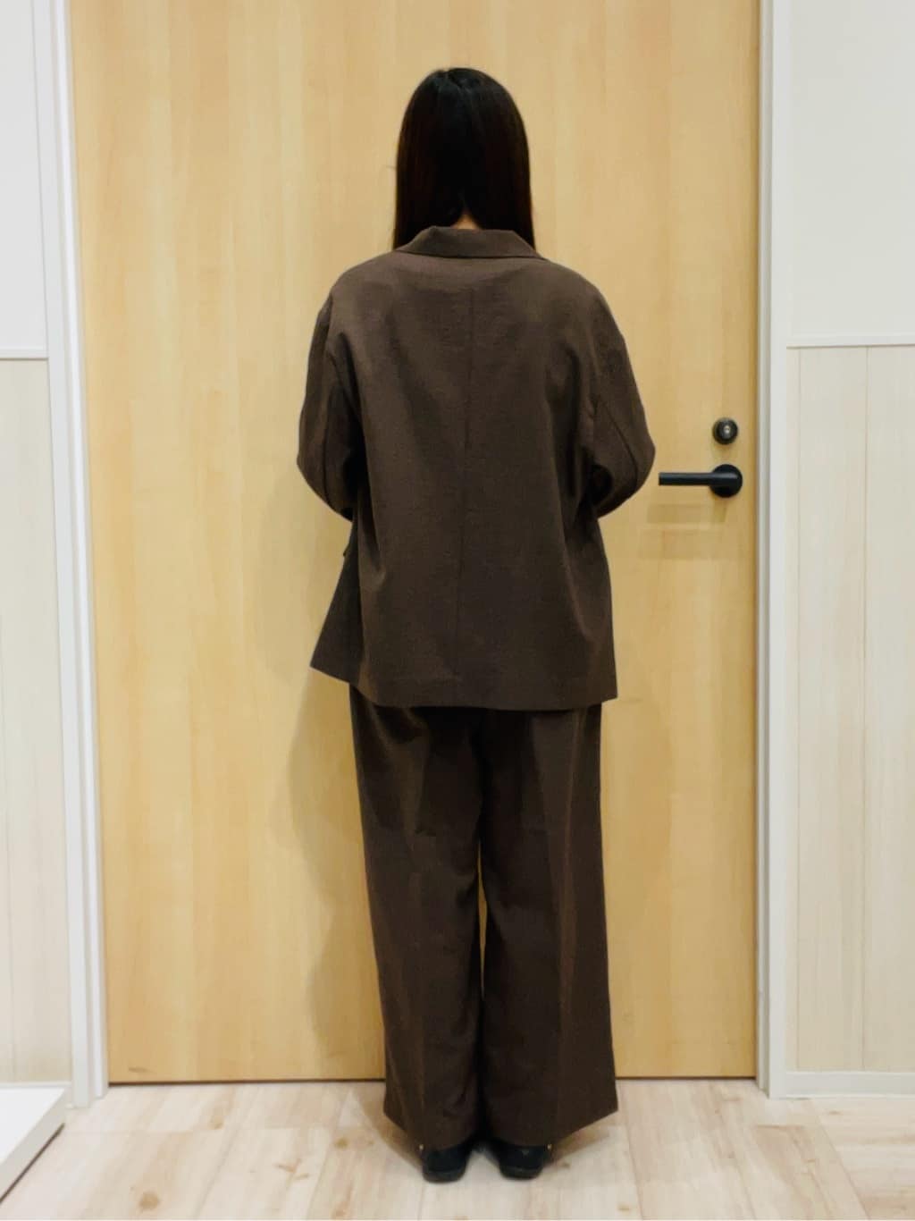 minamiさんの「SHOO･LA･RUE｜【UV/抗菌防臭/洗濯機可】小さめロゴの大人スムースロンT」を使ったコーディネート