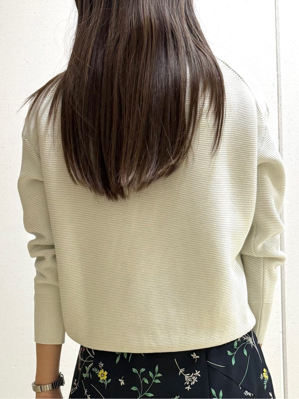 mamiさんの「INDIVI｜【洗える／軽量】きらめきVネックニット」を使ったコーディネート