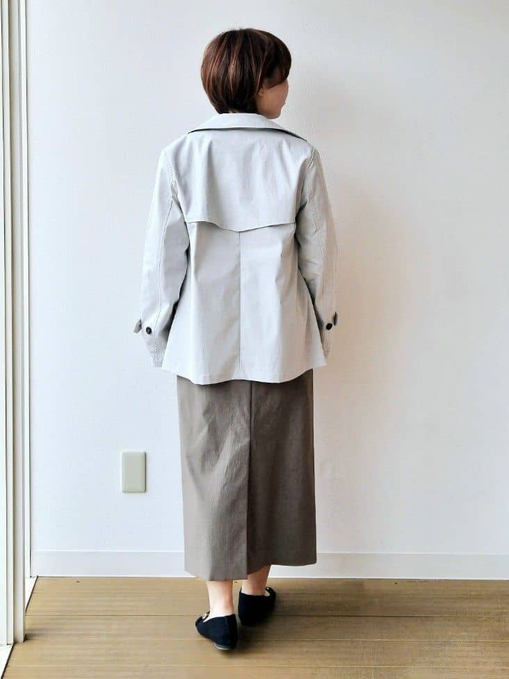 やじまさんの「UNTITLED｜【定番人気/はっ水/洗える】タスランショートトレンチコート」を使ったコーディネート