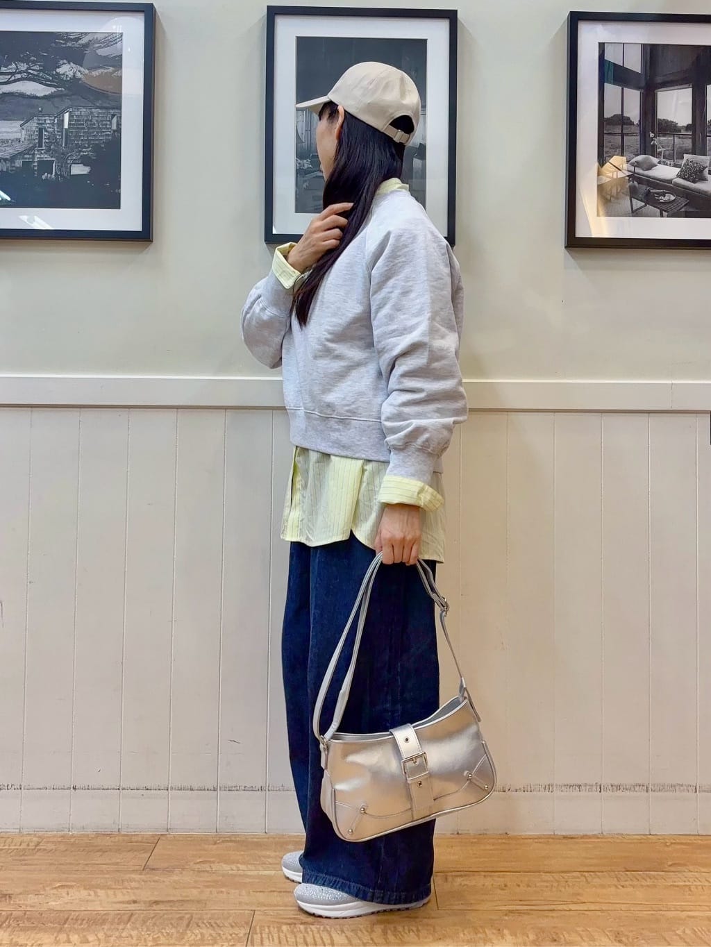 ゆうさんの「SHOO･LA･RUE｜MIX調 シンプルラグランスウェット」を使ったコーディネート