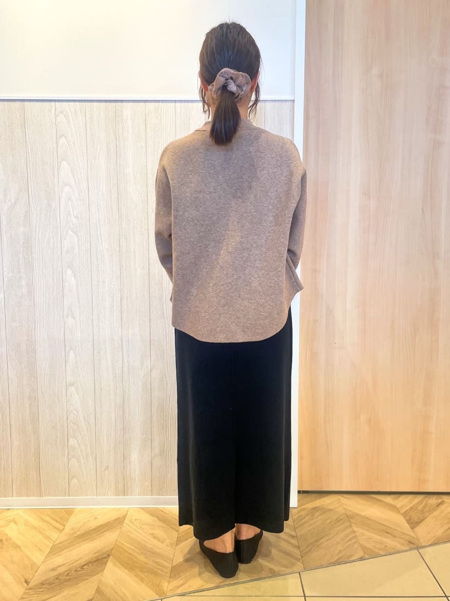 tomoさんの「SHOO･LA･RUE｜【洗濯機可/セットアップ可/毛玉になりにくい】心地よく穿ける ニットナロースカート」を使ったコーディネート