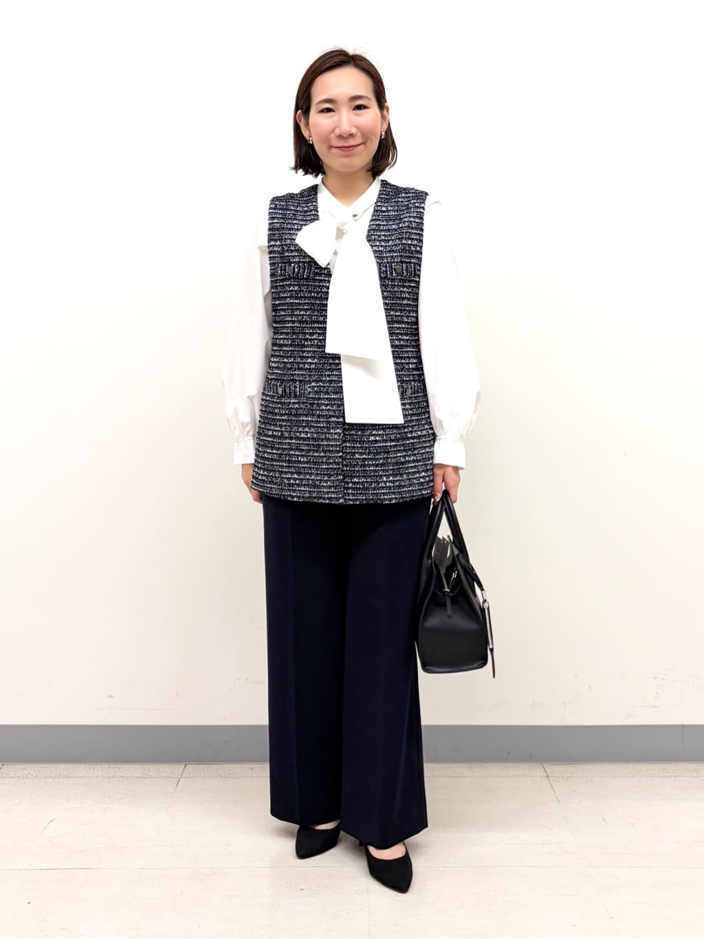 YUKARIさんの「INDIVI｜【2点セット／洗える】ツイードジレ＆ボウタイブラウス」を使ったコーディネート