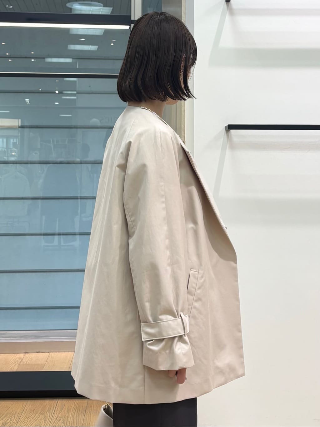 asamiさんの「INDIVI｜【洗える／UVケア／マットサテン】Vネックドルマンスリーブブラウス」を使ったコーディネート