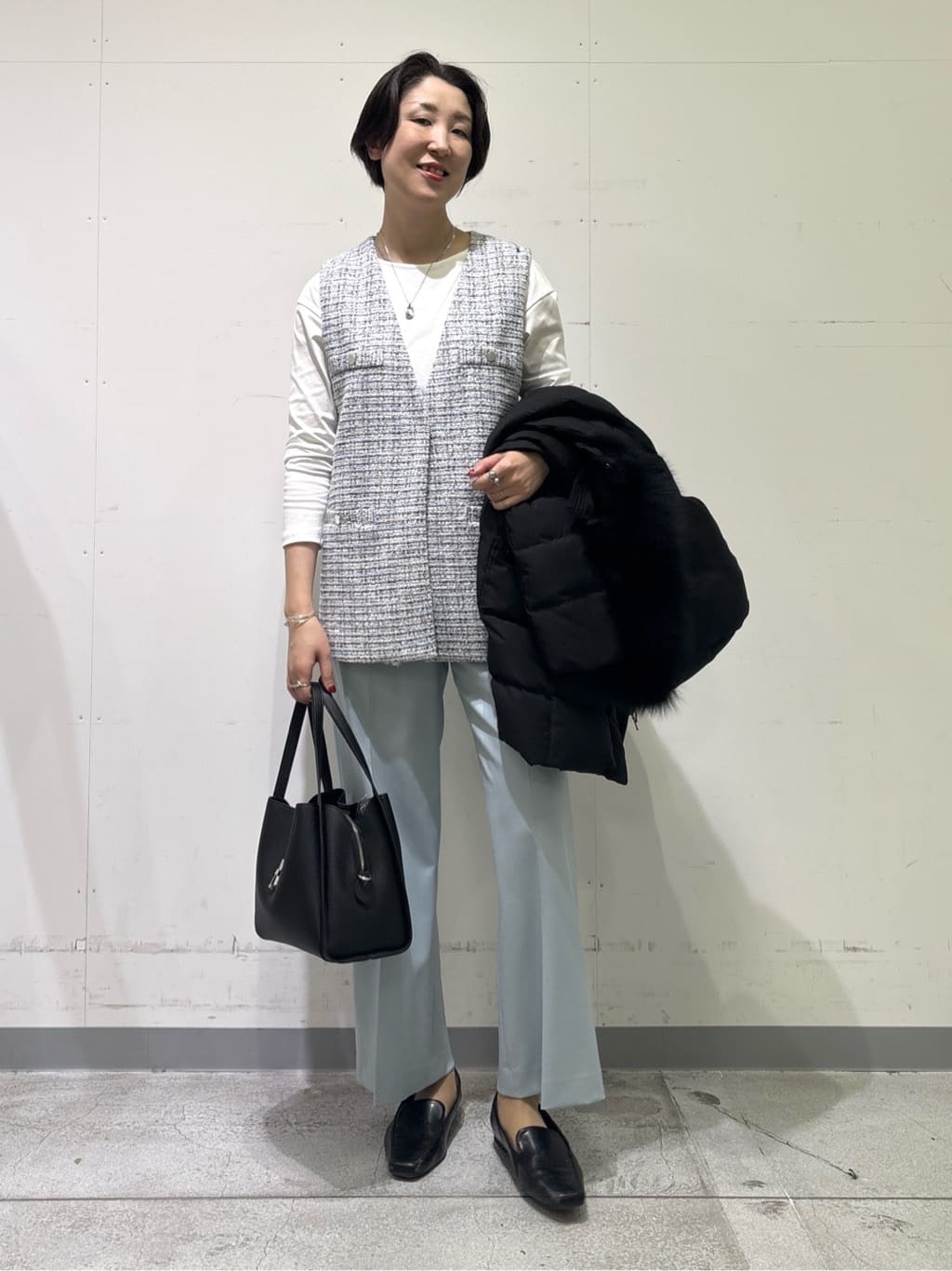 yuriさんの「INDIVI｜【合皮／ミドルサイズ】春カラーフォルムバッグ」を使ったコーディネート