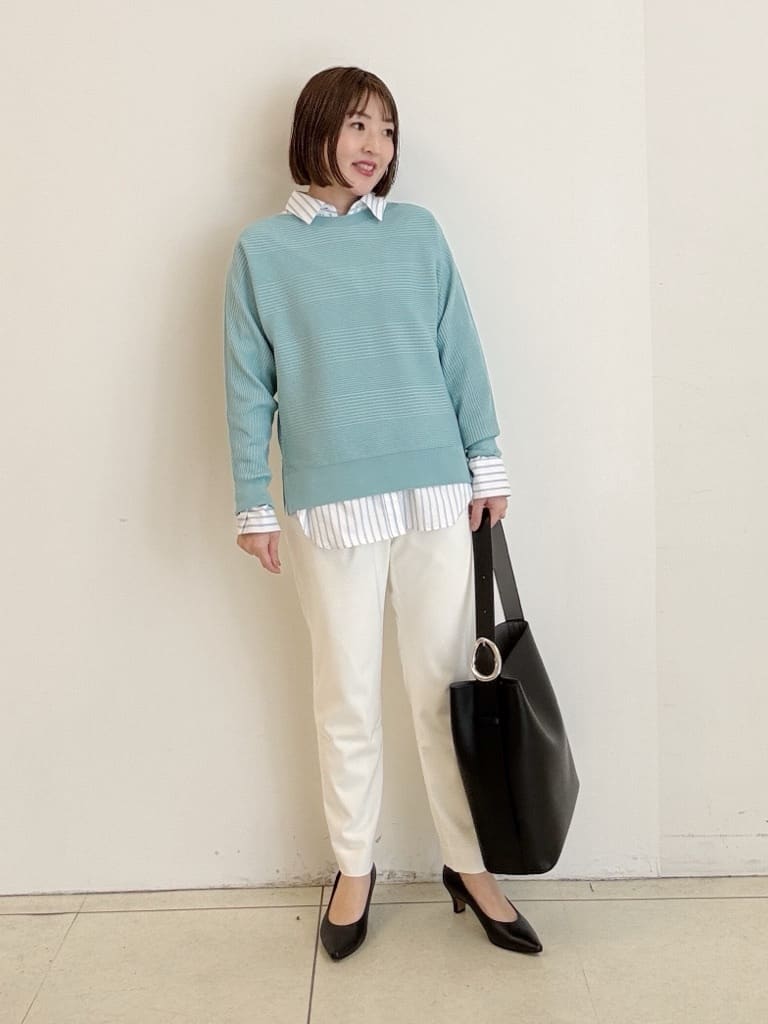 yoshiyaさんの「INDIVI｜【褒められパンツ／高ストレッチ】タックテーパードパンツ」を使ったコーディネート
