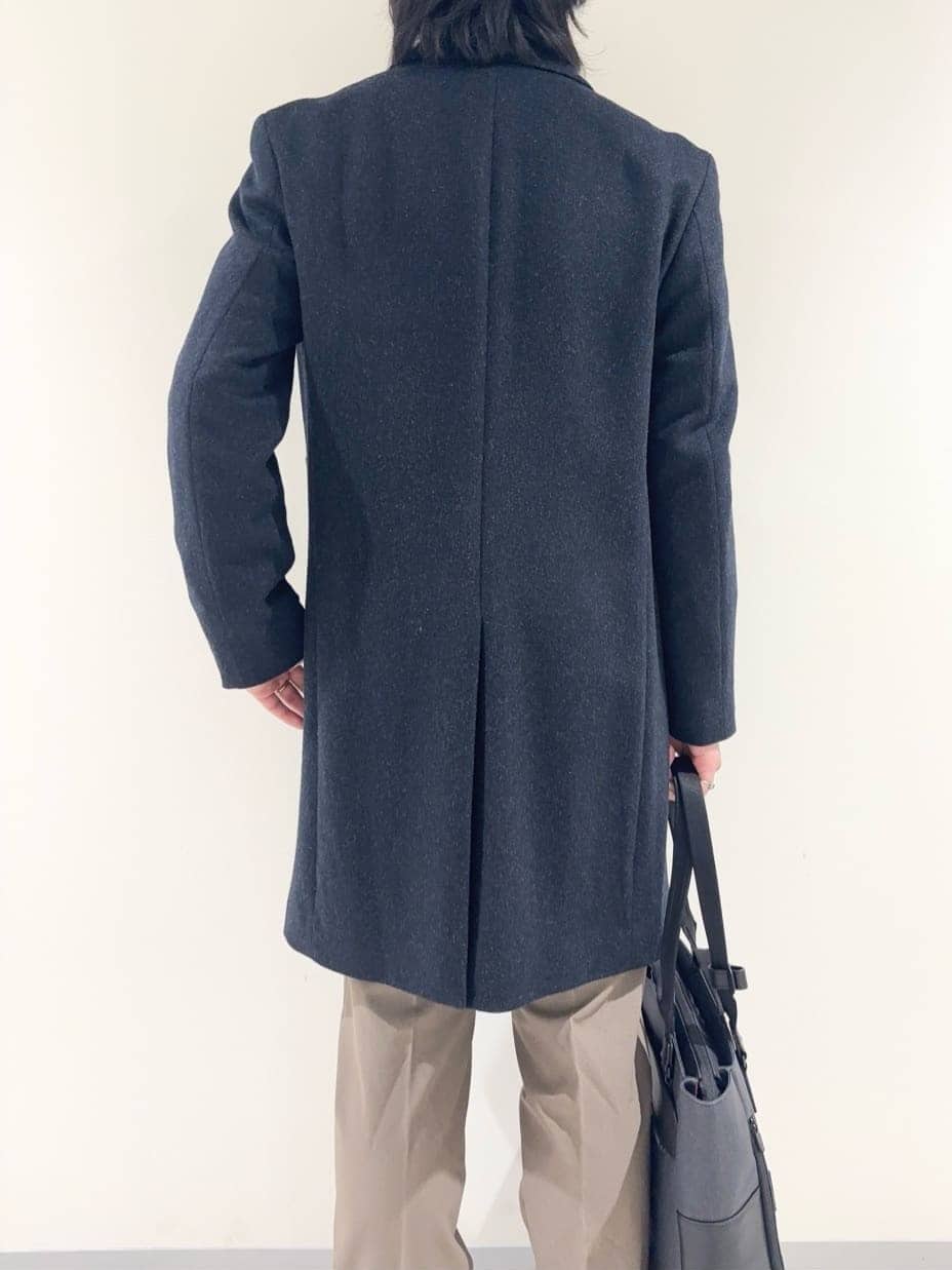 及川さんの「TAKEO KIKUCHI｜カシミヤブレンド ビーバー調ステンカラーコート」を使ったコーディネート