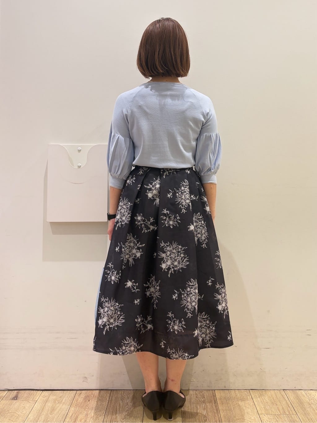 YUKOさんの「index｜バルーン風スリーブバイカラーニット【洗濯機OK】」を使ったコーディネート