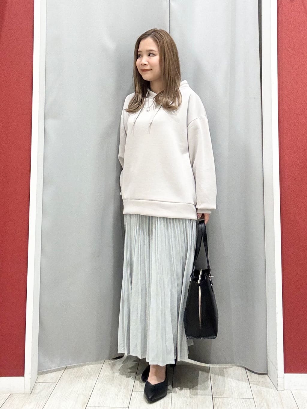 shioさんの「SHOO･LA･RUE｜【洗濯機可/S-LL】きれいめにもカジュアルにも スエードライク プリーツスカート」を使ったコーディネート