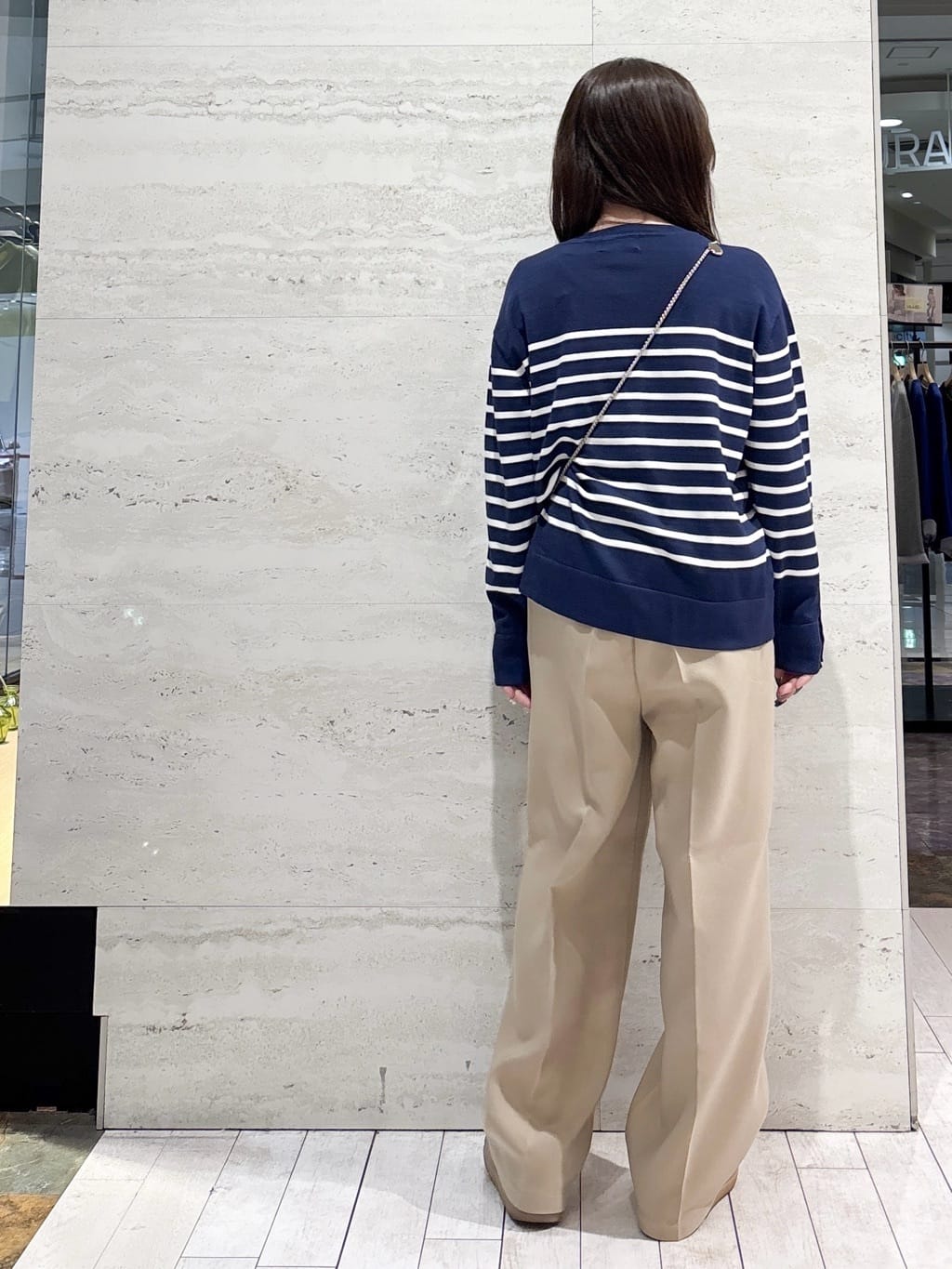 かほさんの「OPAQUE.CLIP｜金ボタン使いリラクシーニット【洗濯機OK】」を使ったコーディネート