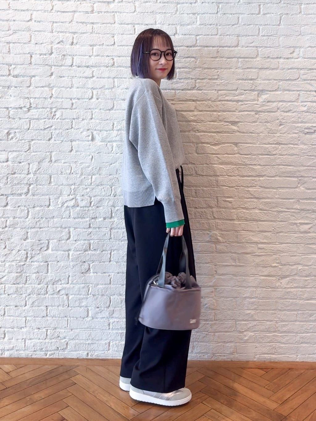𝐜𝐡𝐢𝐤𝐚さんの「SHOO･LA･RUE｜【Lee別注／撥水】巾着ショルダーバッグ」を使ったコーディネート