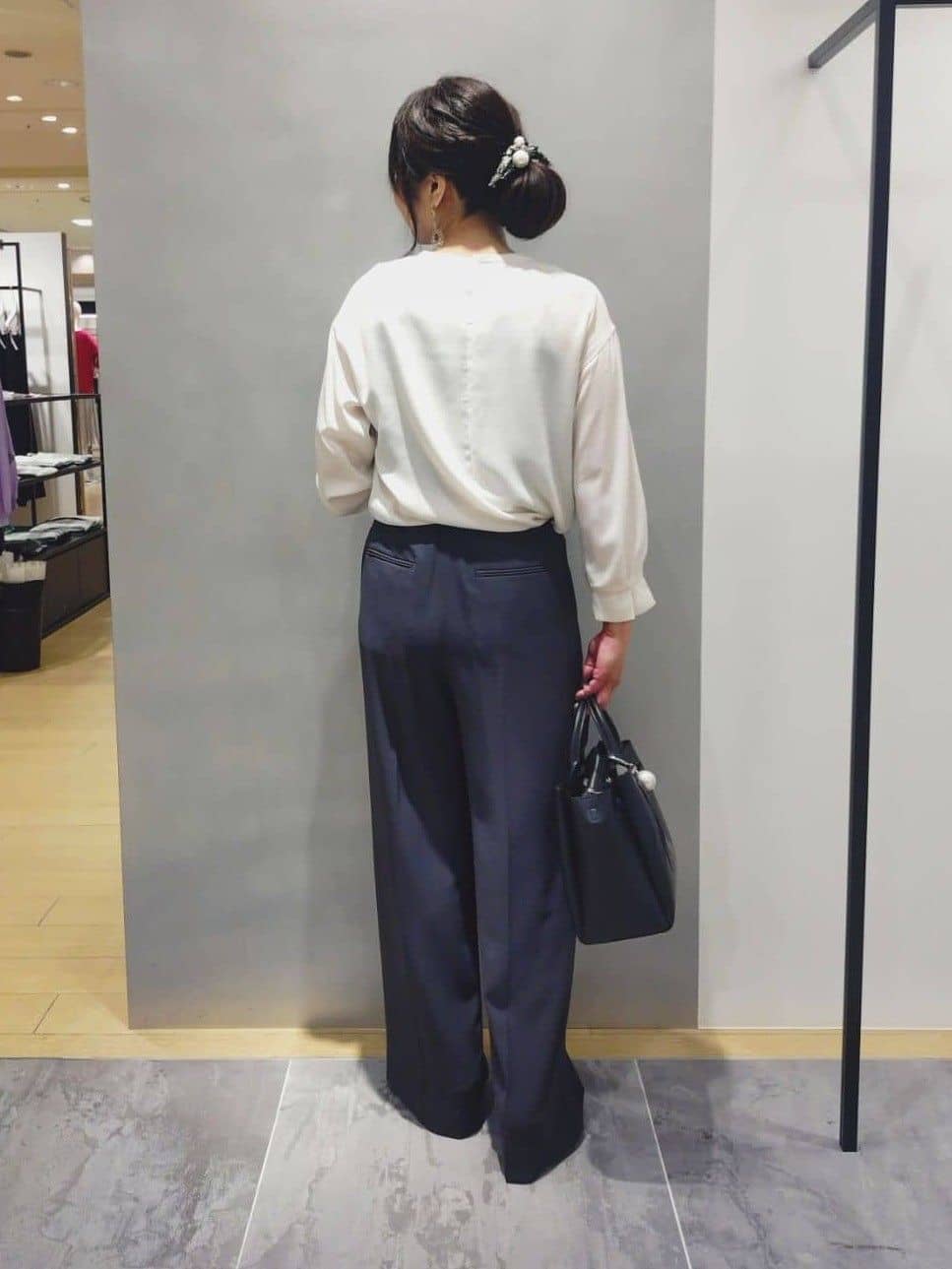 TOMOMIさんの「INDIVI｜【着心地◎！】タックワイドパンツ」を使ったコーディネート