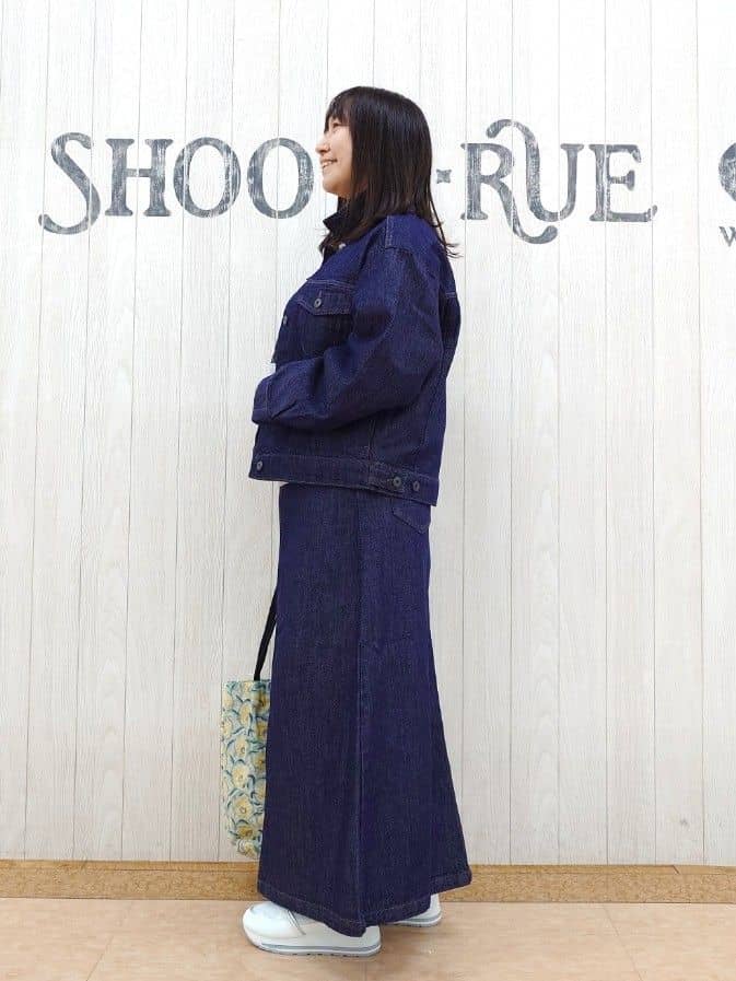 とろろさんの「SHOO･LA･RUE｜【S-LL】カジュアルすぎない大人のフォト刺繍裏毛スウェット」を使ったコーディネート