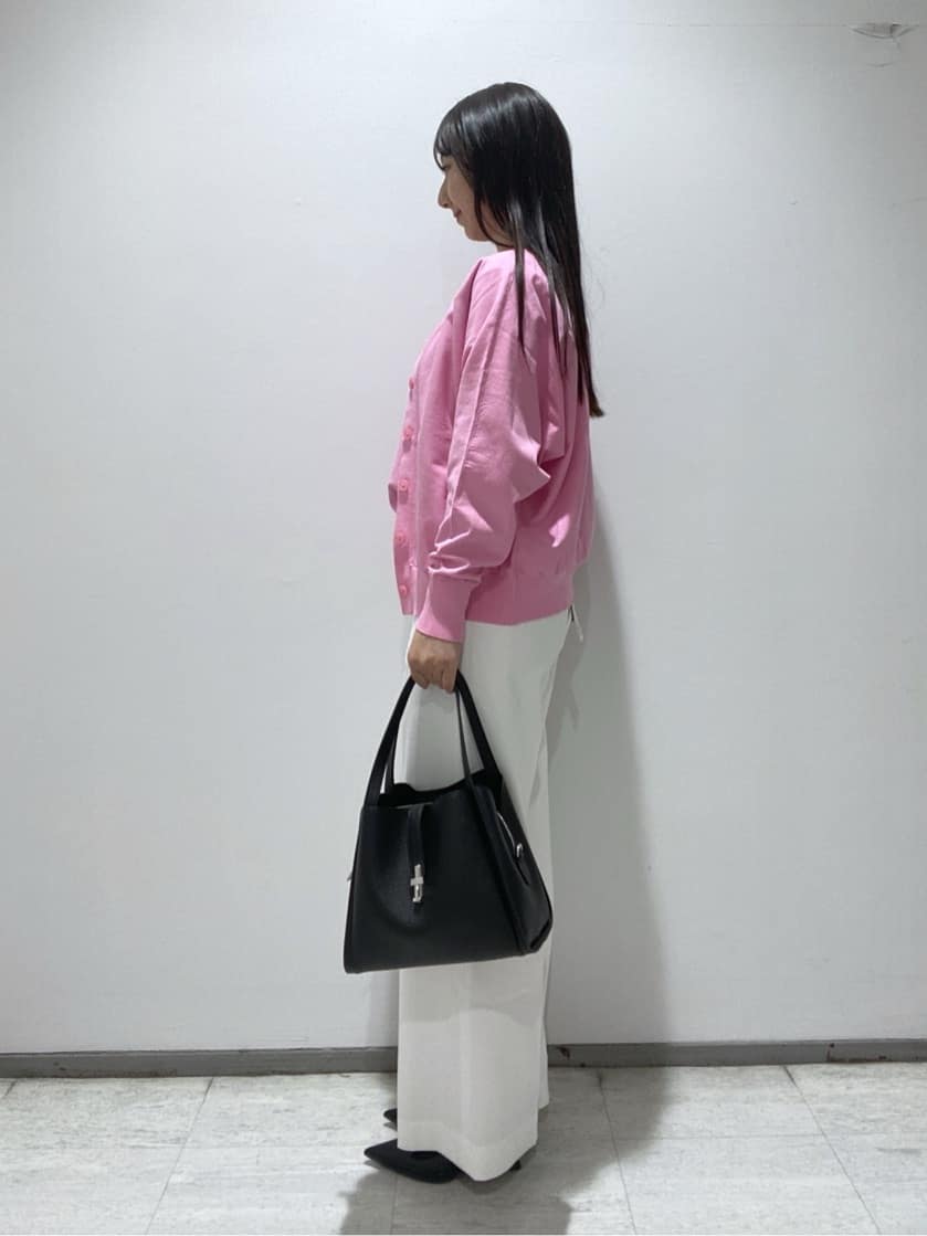 meiさんの「INDIVI｜【洗える／アンサンブル可能】シンプルデザインニット」を使ったコーディネート