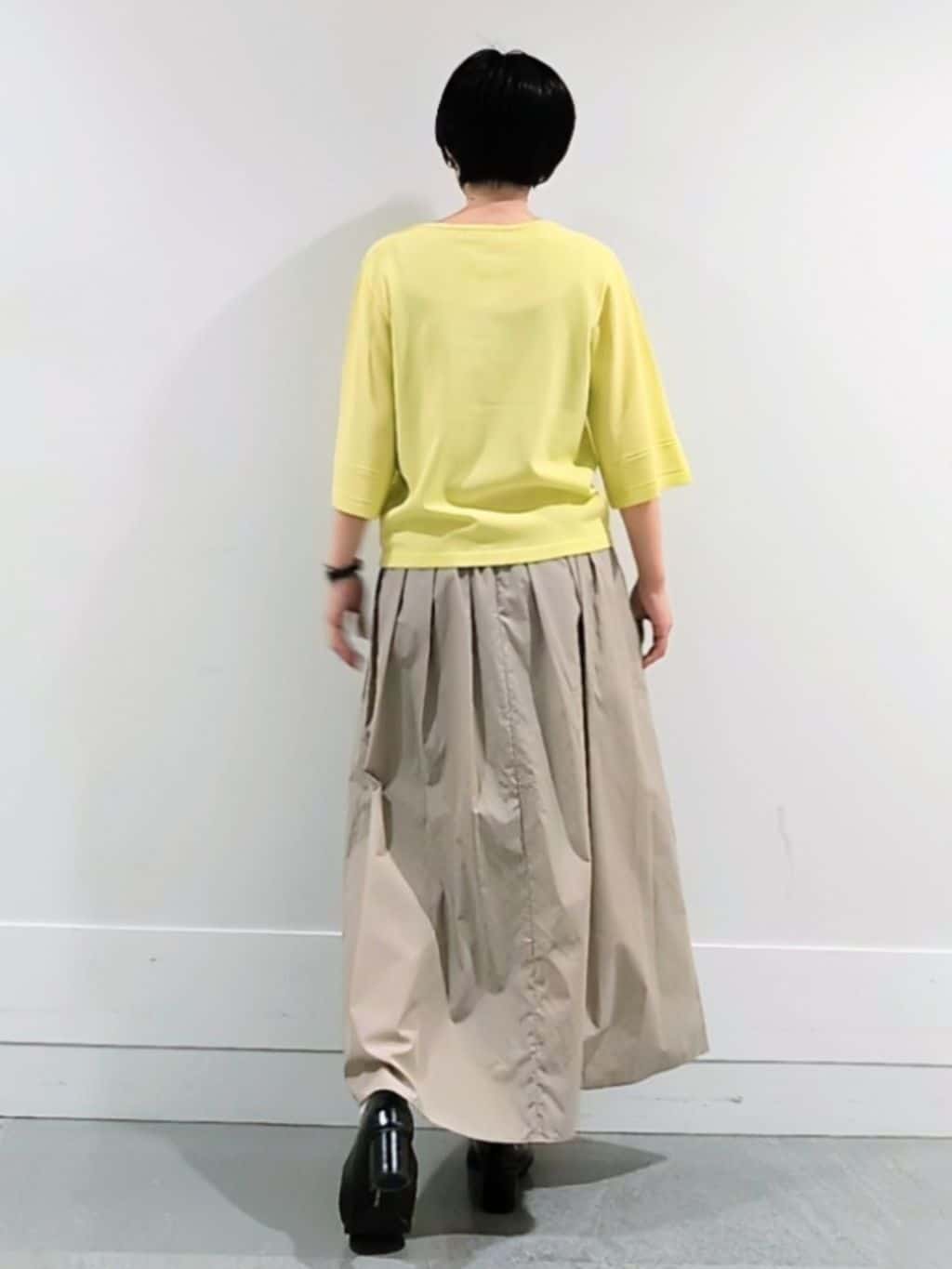 ミズタさんの「UNTITLED｜【洗える/清涼感】袖スリットニットプルオーバー」を使ったコーディネート