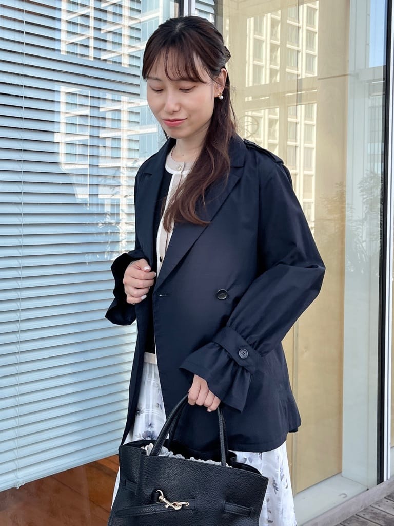 はばさんの「Couture brooch｜【撥水・洗える】ハーフ トレンチコート」を使ったコーディネート