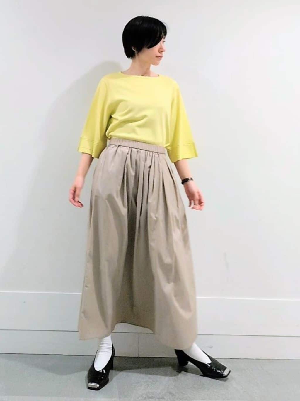 ミズタさんの「UNTITLED｜【洗える/清涼感】袖スリットニットプルオーバー」を使ったコーディネート