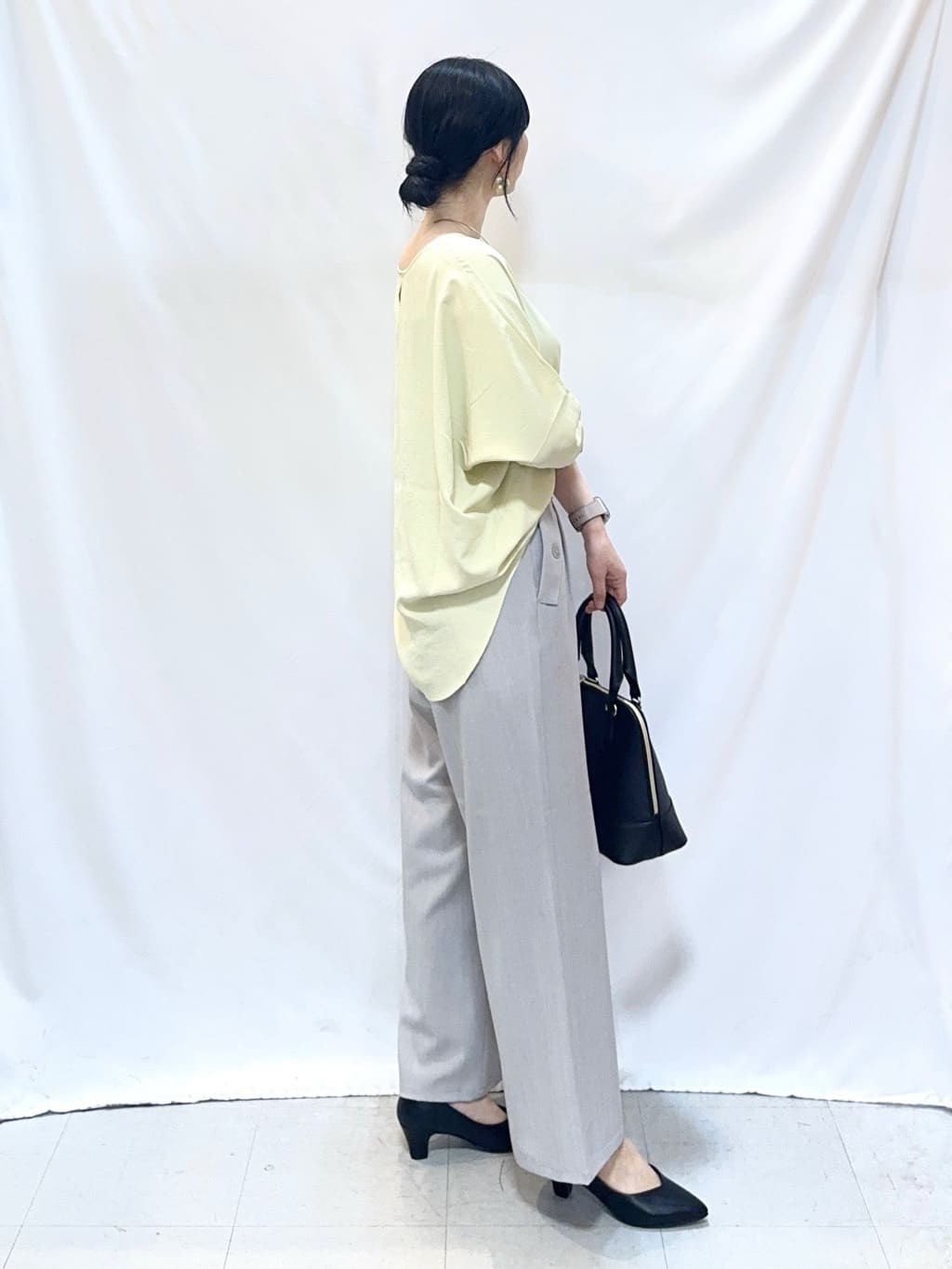 𝐇𝐢𝐫𝐨𝐦𝐢さんの「SHOO･LA･RUE｜【洗濯機可/S-LL】フラップポケットがアクセント ヘリンボーンワイドパンツ」を使ったコーディネート