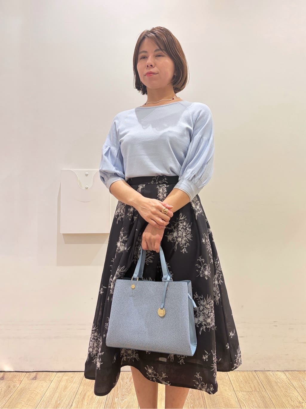 YUKOさんの「index｜バルーン風スリーブバイカラーニット【洗濯機OK】」を使ったコーディネート