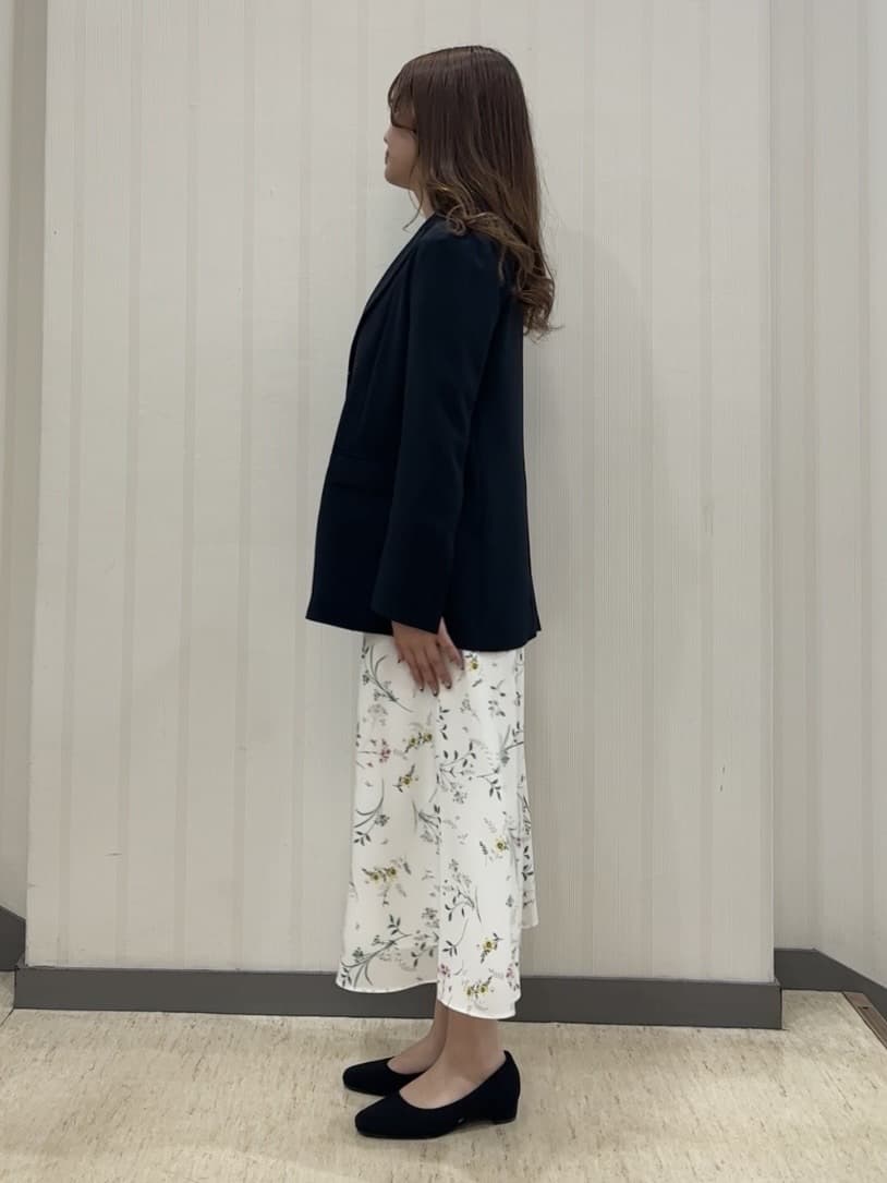 ちひさんの「INDIVI｜【SETUP可能】モダンフラワー柄フレアスカート」を使ったコーディネート