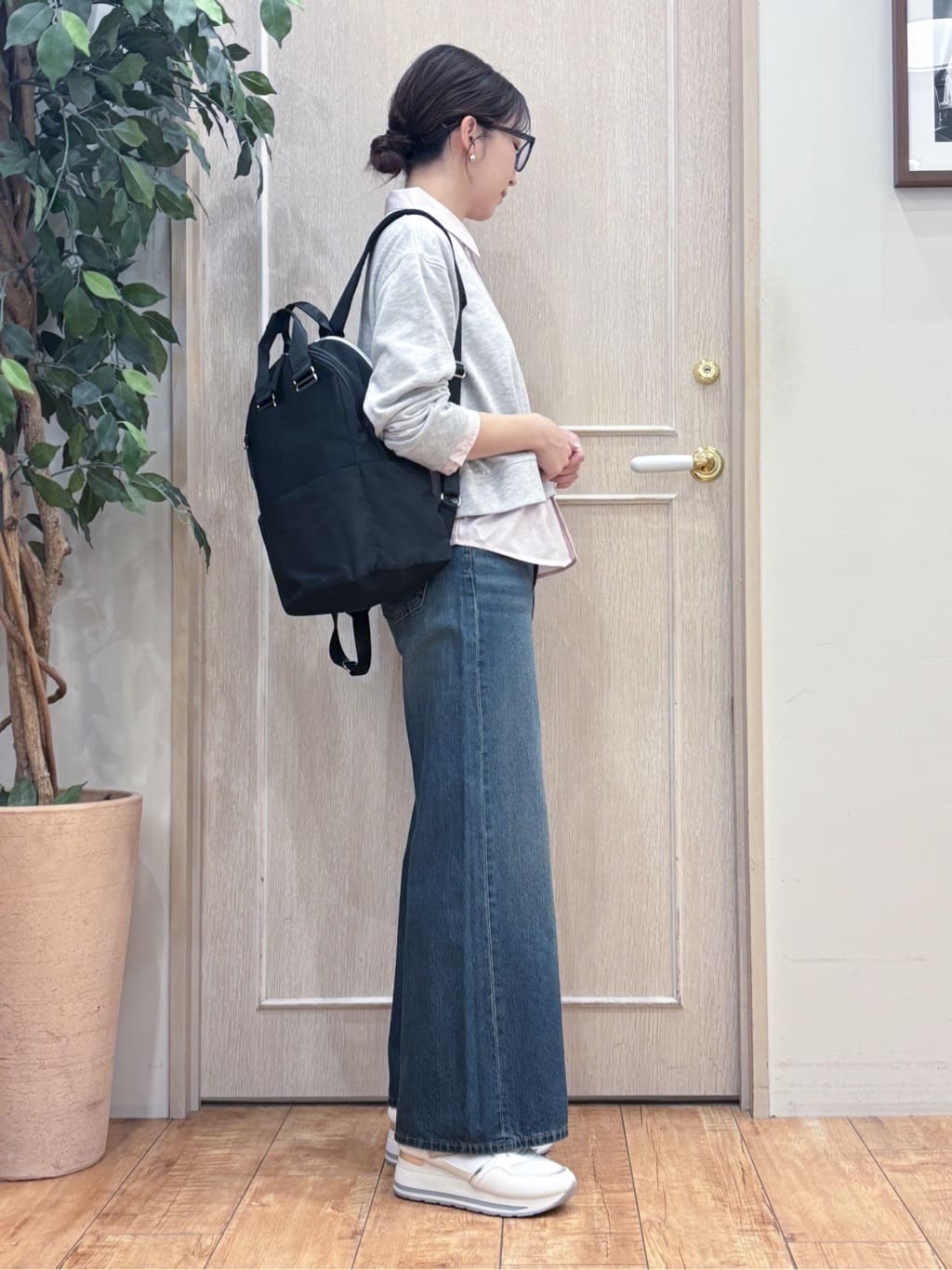 なみさんの「SHOO･LA･RUE｜【洗濯機可】1枚でサマ見え シャツレイヤード風 スウェット」を使ったコーディネート
