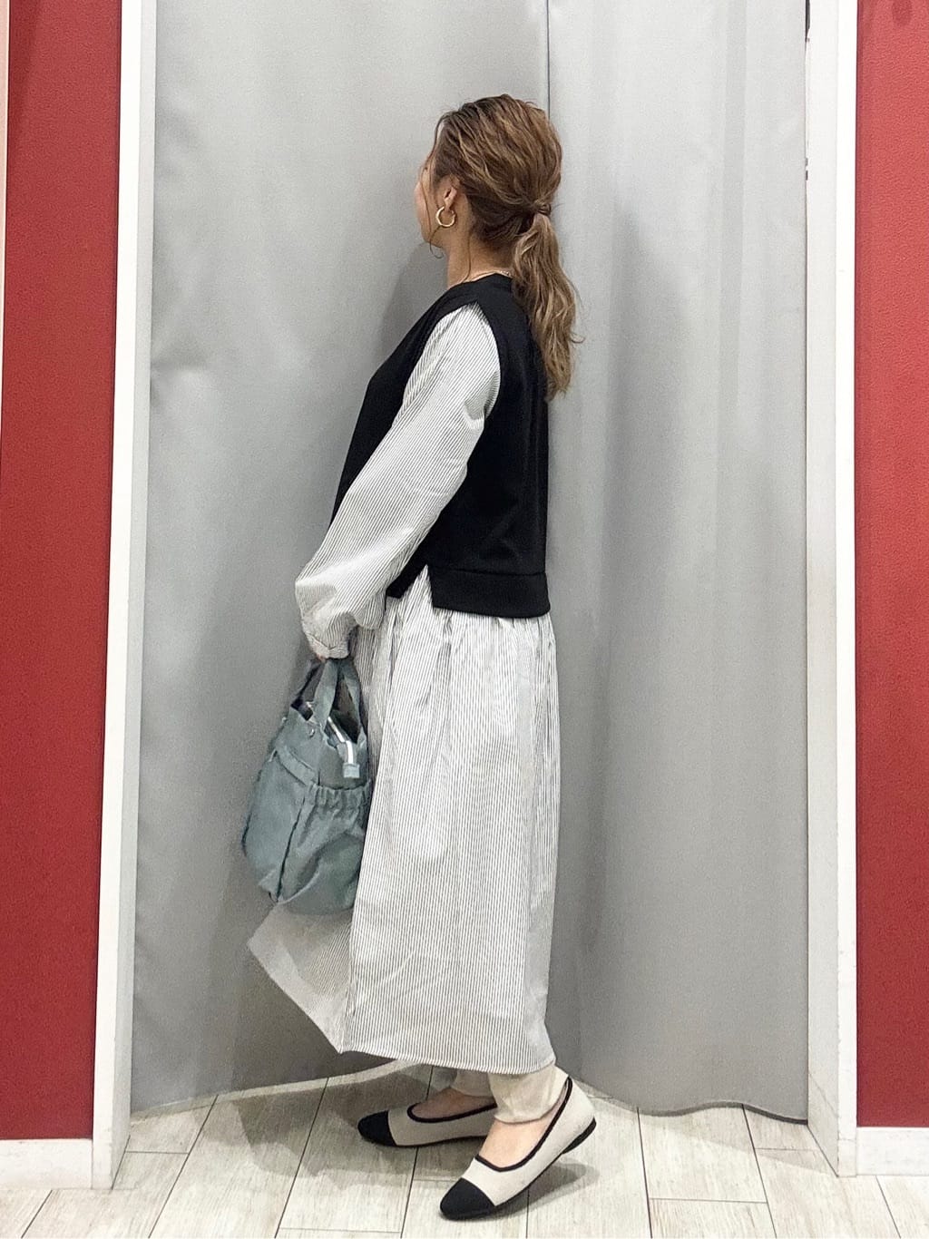 shioさんの「SHOO･LA･RUE｜【S-LL/体型カバー】ストライプが爽やか　ベストドッキングシャツワンピース」を使ったコーディネート