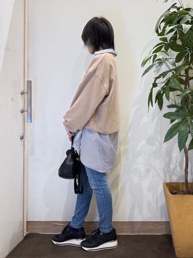 misakiさんの「SHOO･LA･RUE｜【SHOO・LA・RUE DENIM】毎日使いたくなる ストレッチデニムスキニーパンツ」を使ったコーディネート