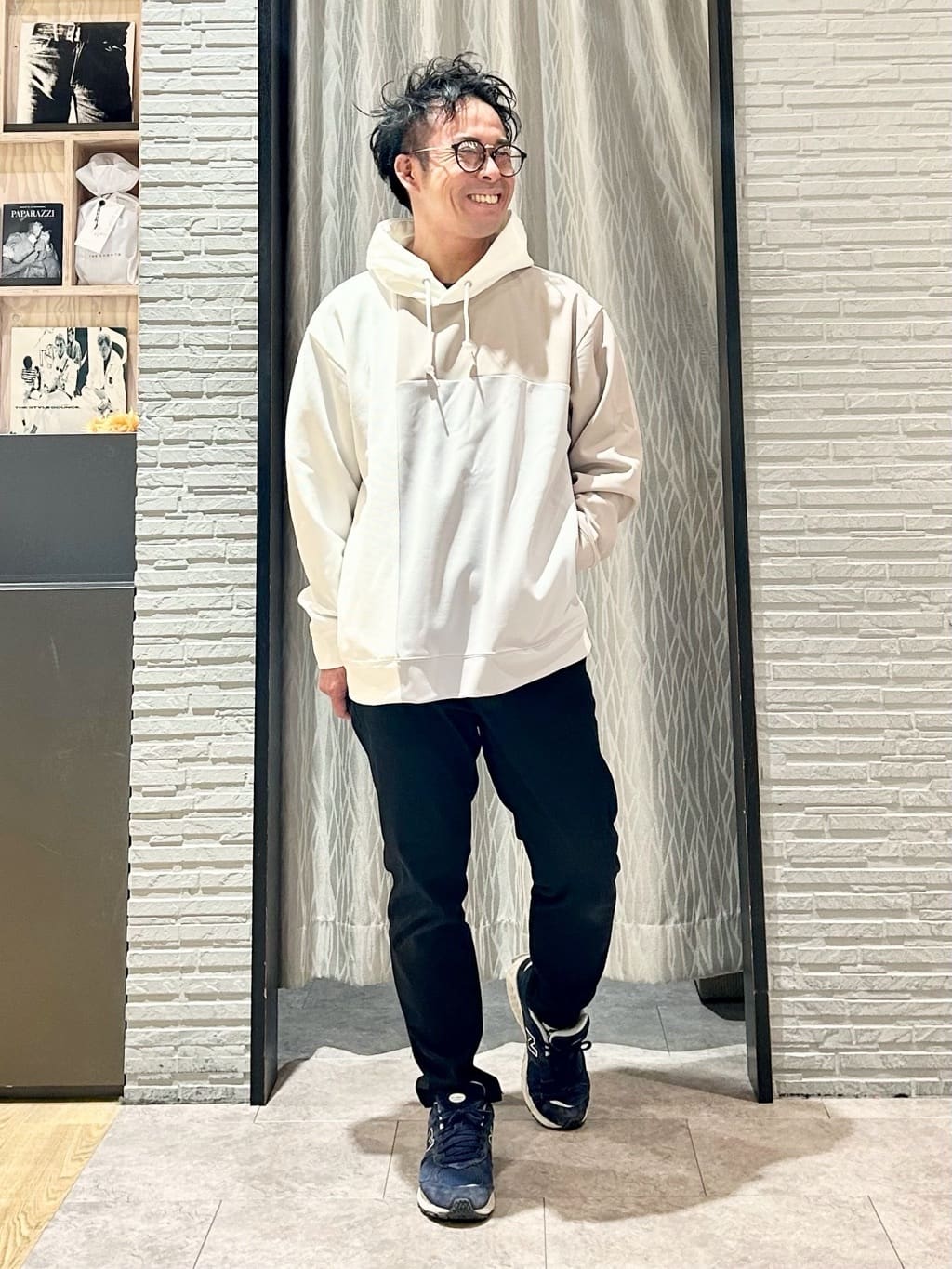 KENJI Iさんの「THE SHOP TK｜【大人の為の絶妙バランス】パネル切替パーカ 濯機機OK」を使ったコーディネート