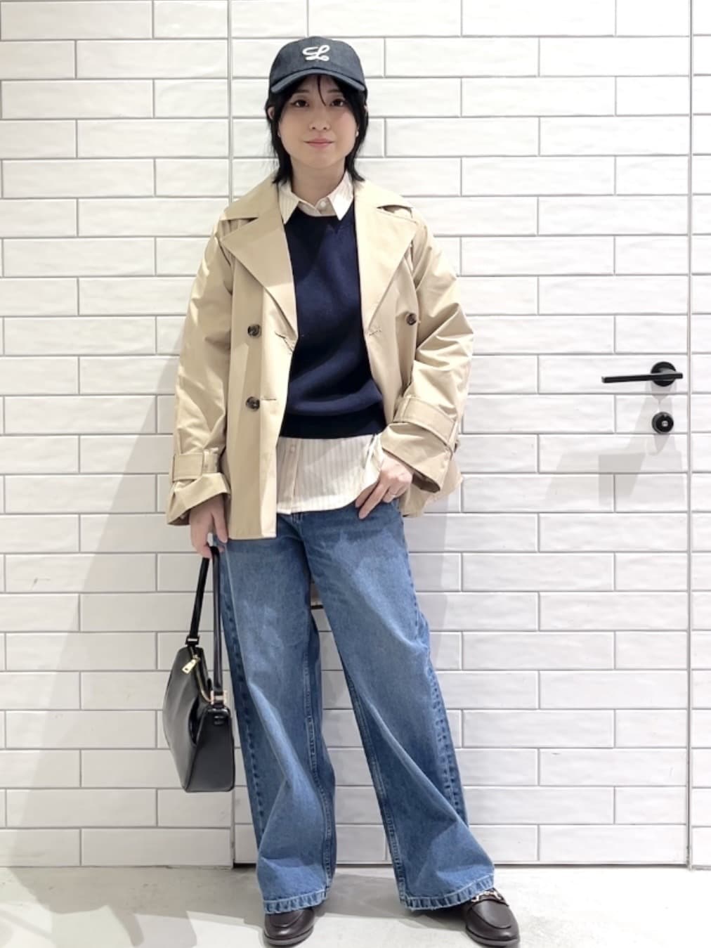 しおりさんの「OPAQUE.CLIP｜ミドルトレンチコート【洗濯機OK】」を使ったコーディネート