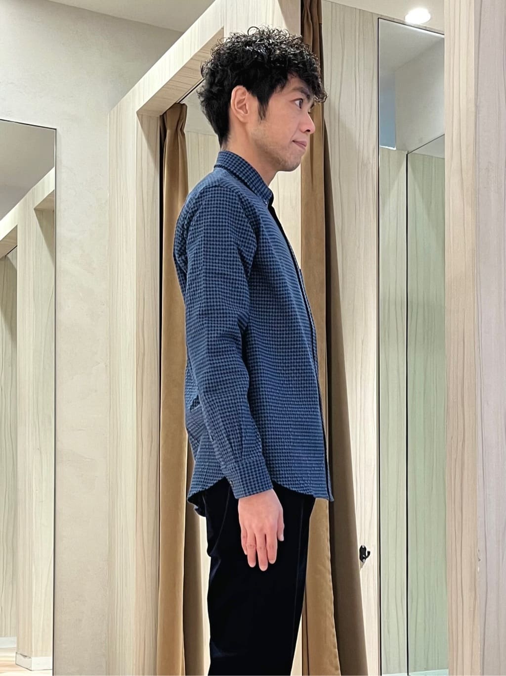 URAさんの「TAKEO KIKUCHI｜【抗菌防臭/シーズンレス】シアサッカーギンガムチェック ストレッチシャツ」を使ったコーディネート
