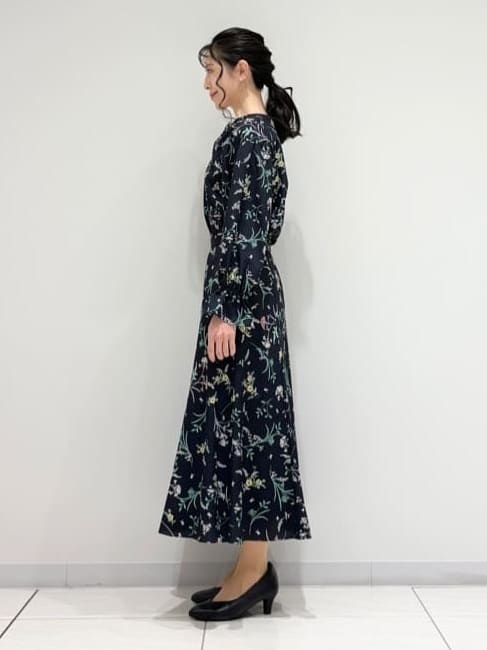 kayoさんの「INDIVI｜【SETUP可能】モダンフラワー柄キャンディスリーブブラウス」を使ったコーディネート