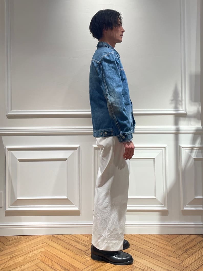 橋本さんの「DRESSTERIOR｜◆THOMAS MASON ストライプシャツ」を使ったコーディネート