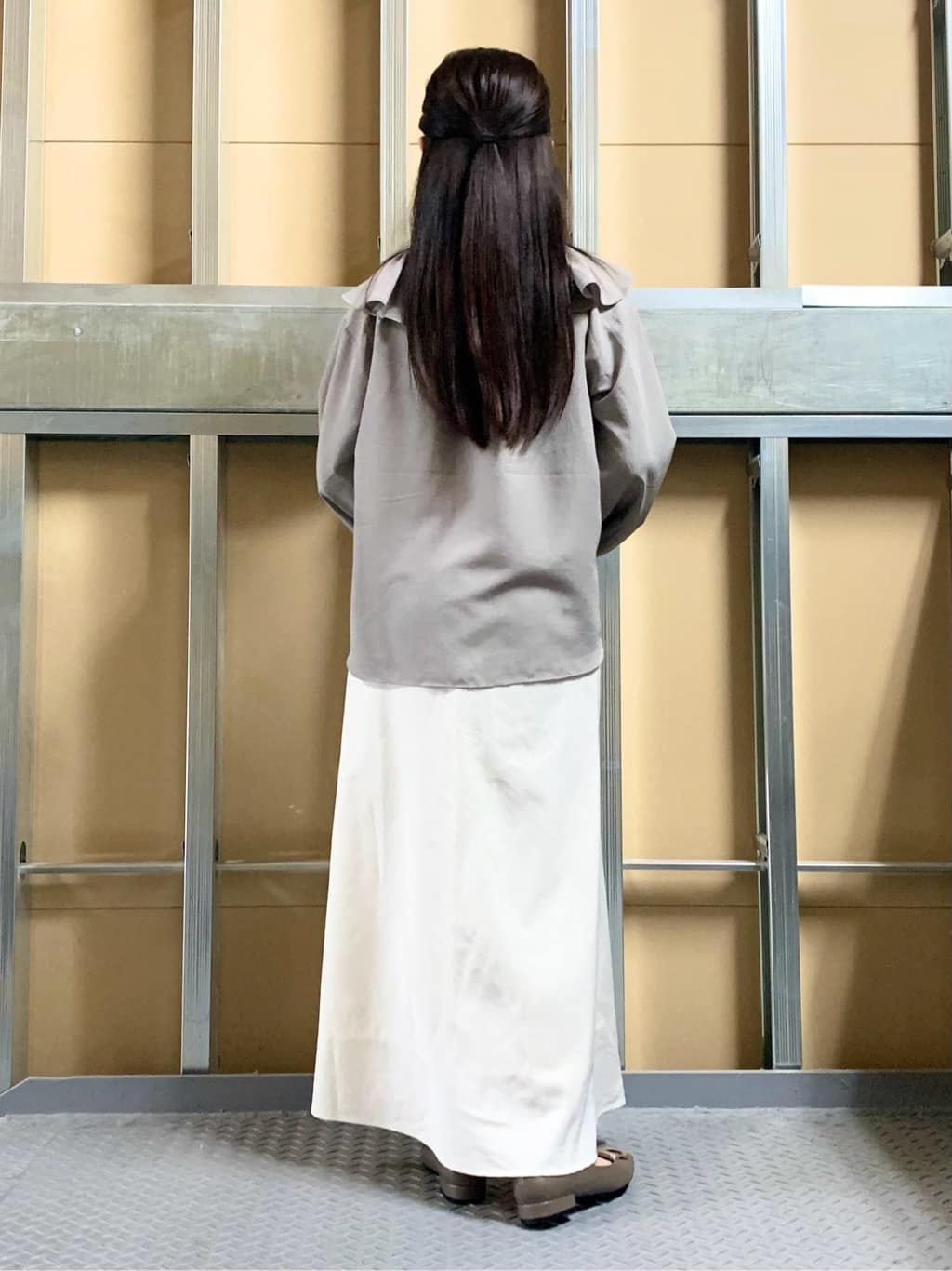 sahoさんの「THE SHOP TK｜大人のフェミニンカジュアルに エアリーフリルブラウス」を使ったコーディネート