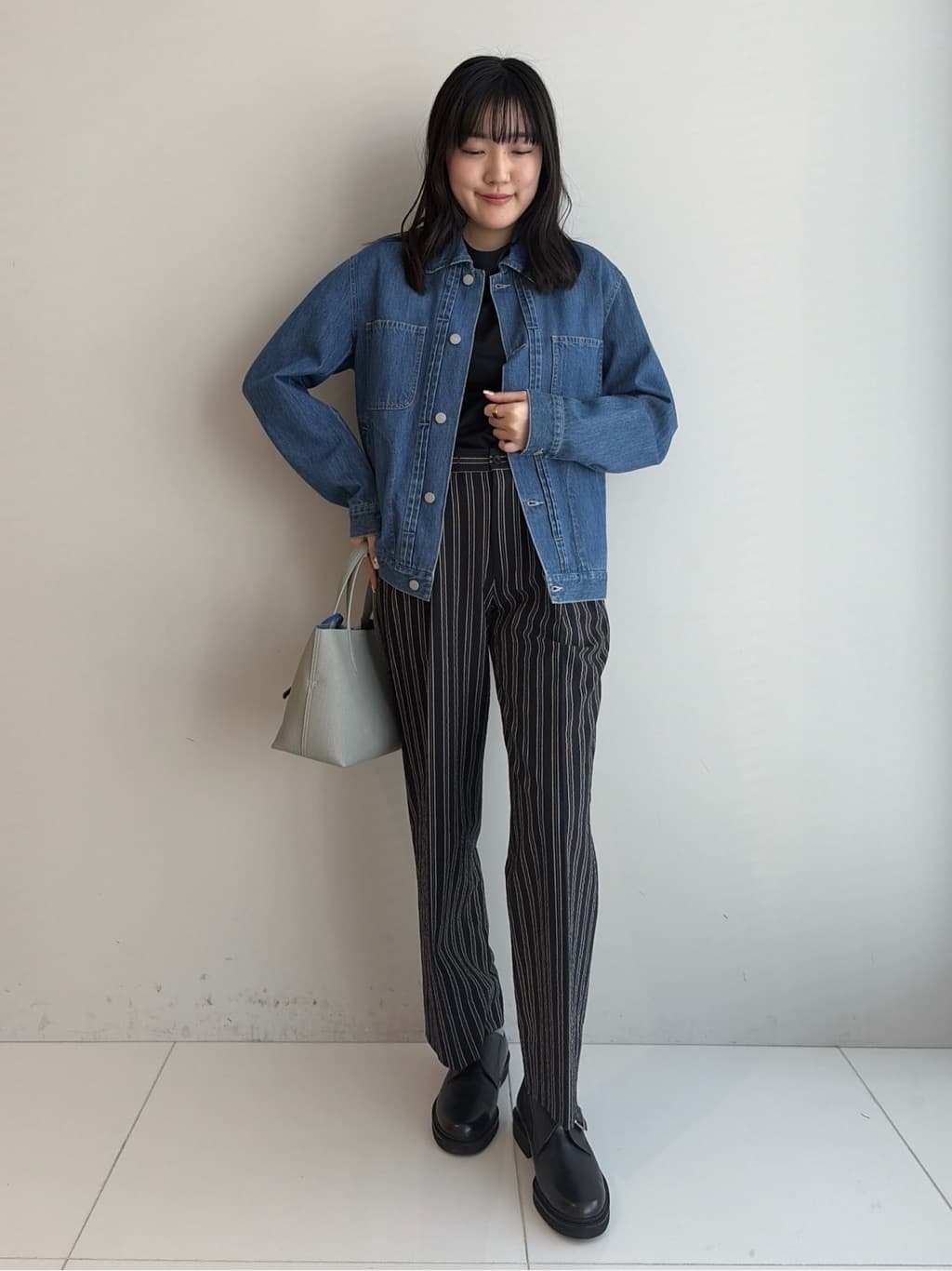 Akutagawaさんの「TAKEO KIKUCHI｜ワンストローク刺繍 半袖 Tシャツ」を使ったコーディネート