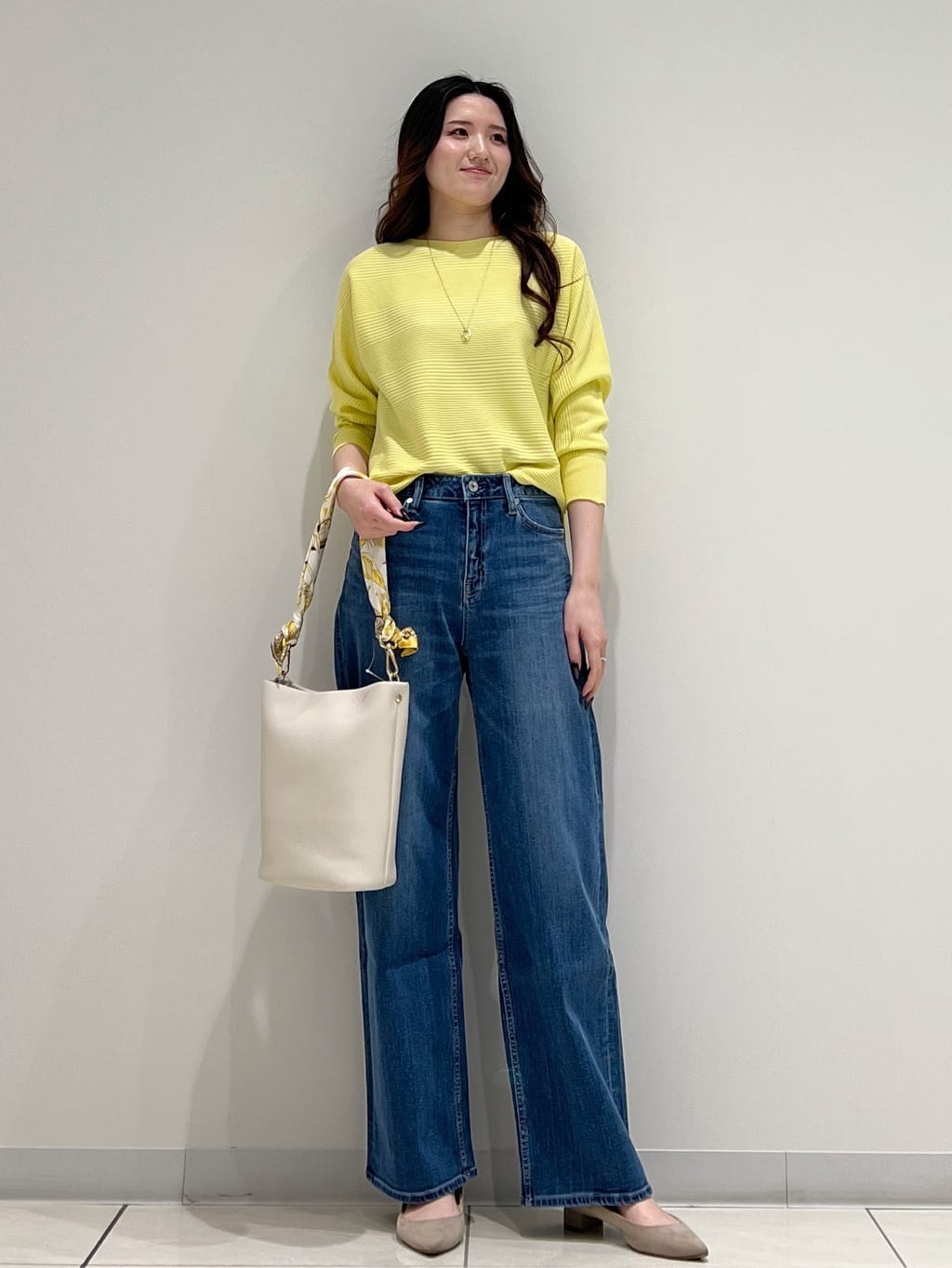 T.Kさんの「INDIVI｜【洗える／キレイ色】体型カバー無縫製ニット」を使ったコーディネート