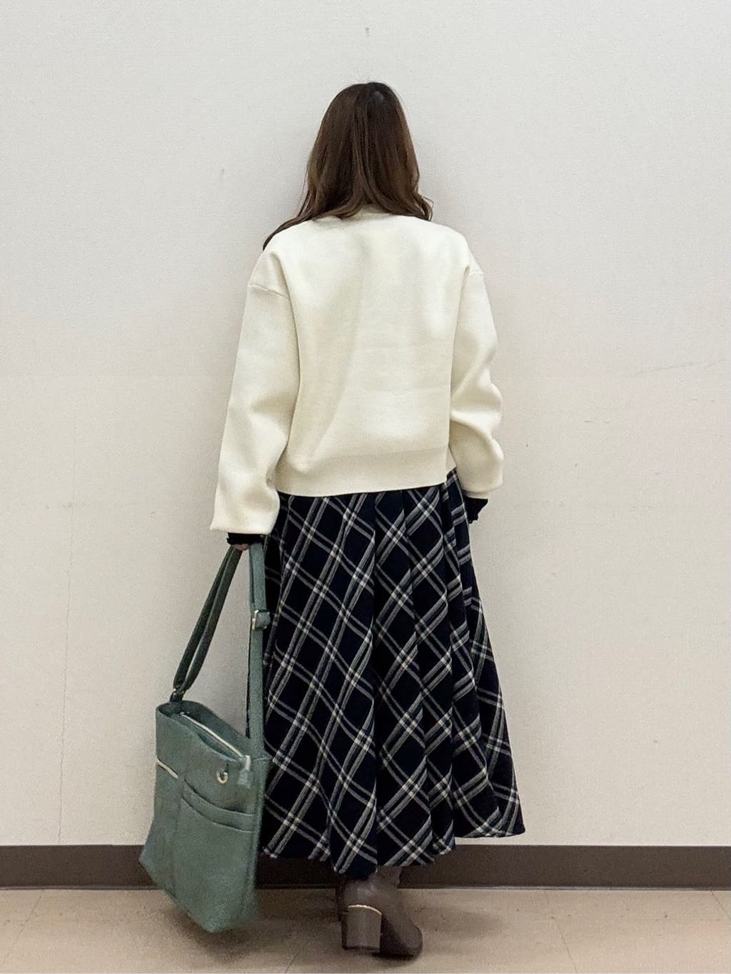 shioさんの「SHOO･LA･RUE｜【洗濯機可/S-LL】1枚でも羽織りでも 華やか上品カーデ」を使ったコーディネート