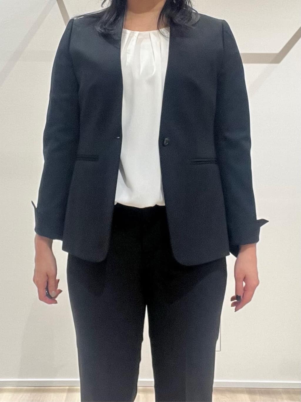 TOMOMIさんの「UNTITLED｜【洗える通勤スーツ】レジェールギャバ　ストレッチカラーレスジャケット」を使ったコーディネート