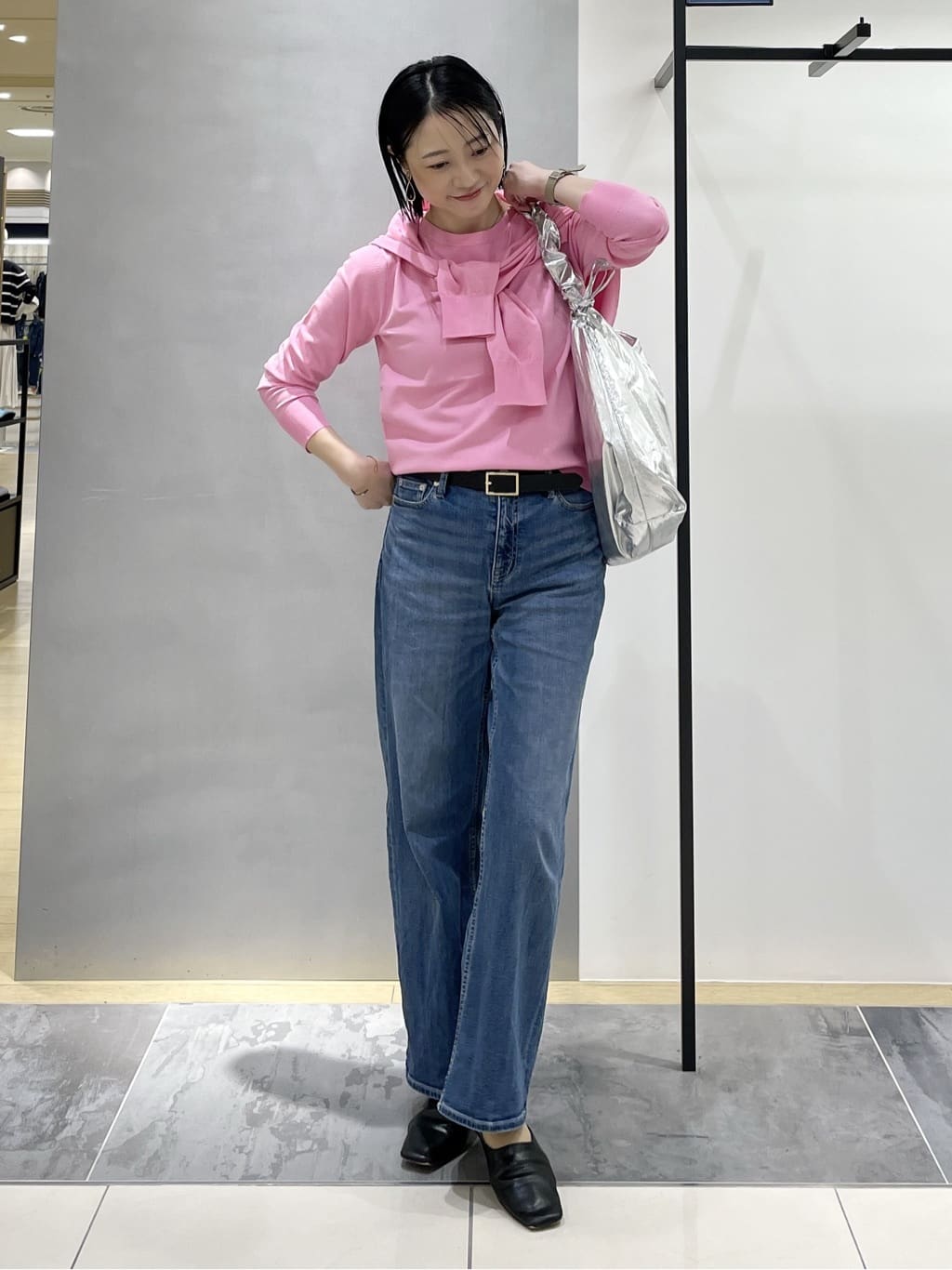 shihoさんの「INDIVI｜【洗える／アンサンブル可能】シンプルデザインニット」を使ったコーディネート