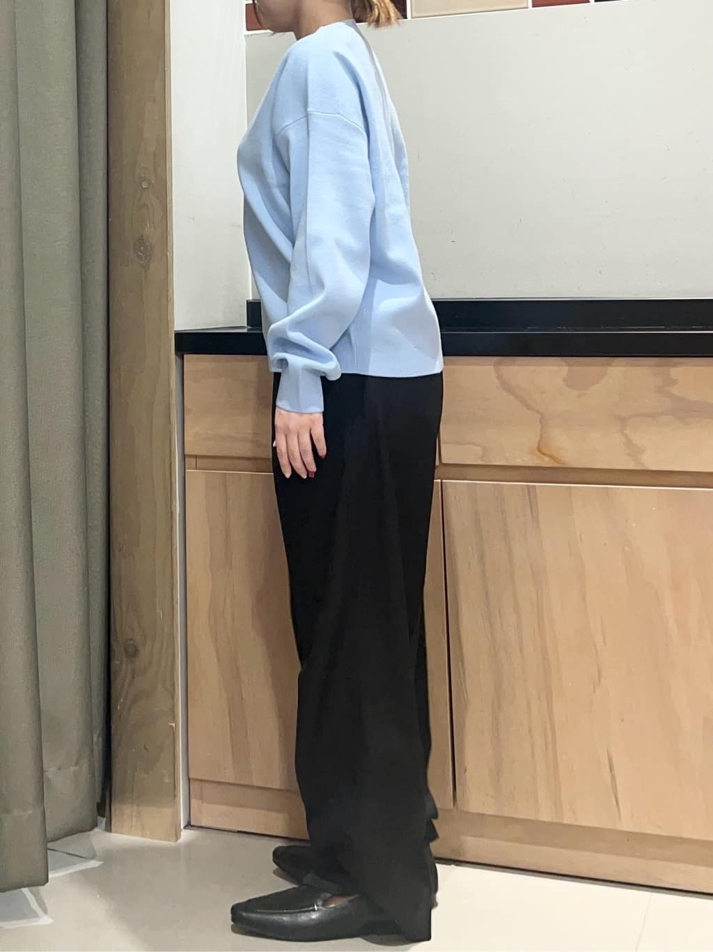 かのさんの「THE SHOP TK｜【S-XLサイズ/上品見えが叶う】Vネックニット/洗濯機OK」を使ったコーディネート