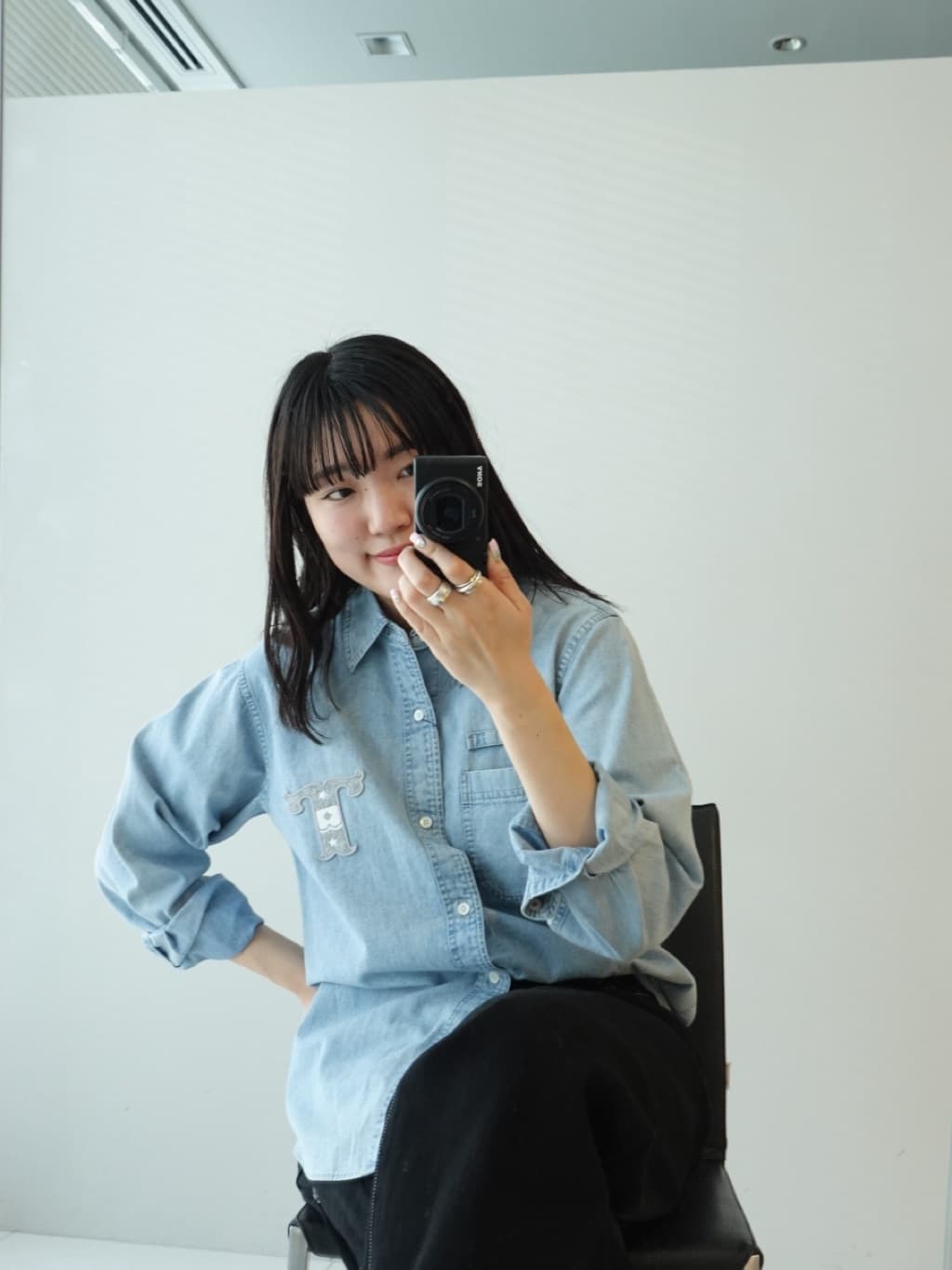 Akutagawaさんの「TAKEO KIKUCHI｜【BOWLER HAT LABEL】Tエンブレム デニムシャツ」を使ったコーディネート