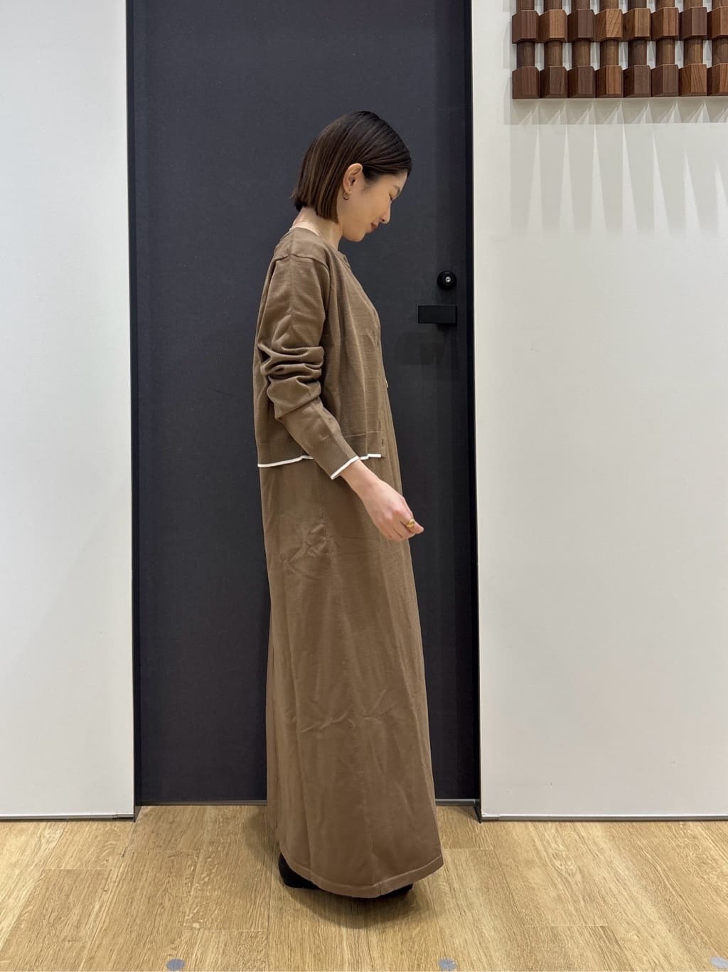 risaさんの「Dessin｜【2点セット・洗える】ニットカーディガン&times;ノースリーブワンピース」を使ったコーディネート