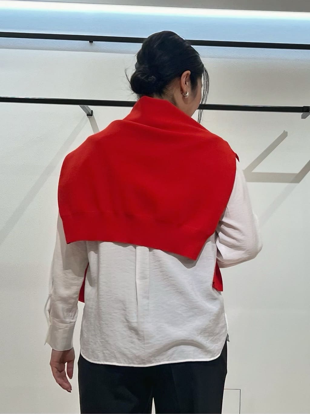 TOMOMIさんの「UNTITLED｜◆【洗える/接触冷感】リラックスボウタイブラウス」を使ったコーディネート