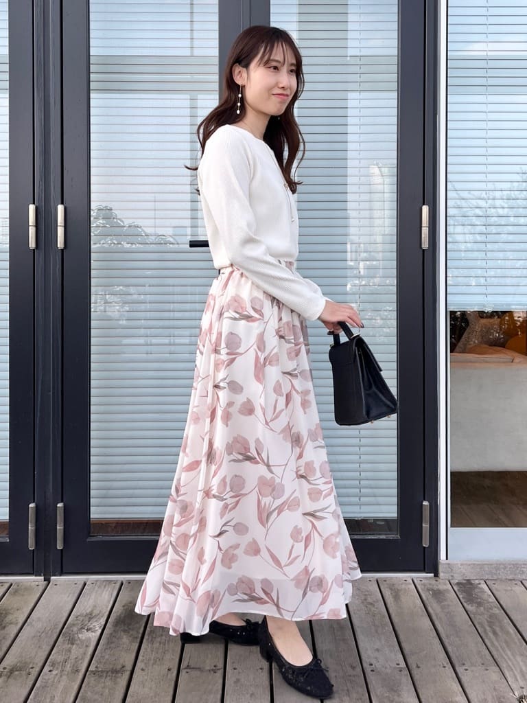 はばさんの「Couture brooch｜【洗える】ハートネック テレコプルオーバー」を使ったコーディネート