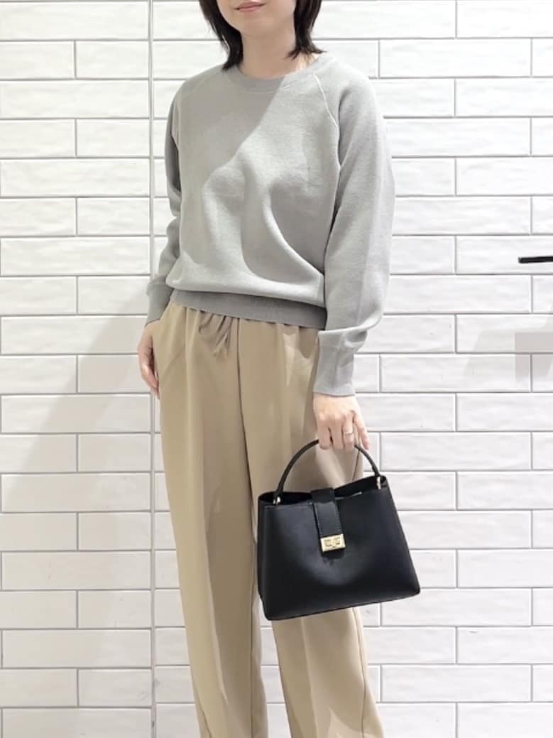 しおりさんの「OPAQUE.CLIP｜スウェットライクニット【洗濯機OK】」を使ったコーディネート
