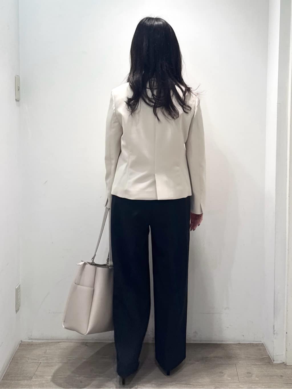 yuicciさんの「OPAQUE.CLIP｜《通勤／セットアップ対応》 パイピングVネックジャケット【洗濯機OK】」を使ったコーディネート