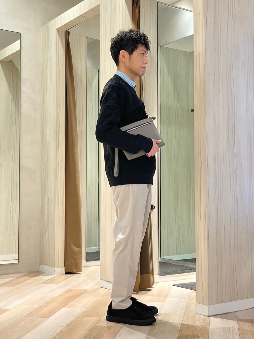URAさんの「TAKEO KIKUCHI｜【抗菌防臭/シーズンレス】シアサッカーギンガムチェック ストレッチシャツ」を使ったコーディネート