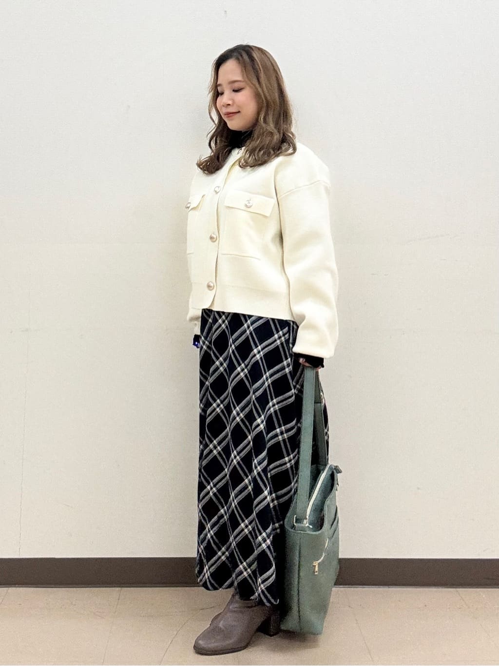 shioさんの「SHOO･LA･RUE｜【洗濯機可/S-LL】1枚でも羽織りでも 華やか上品カーデ」を使ったコーディネート